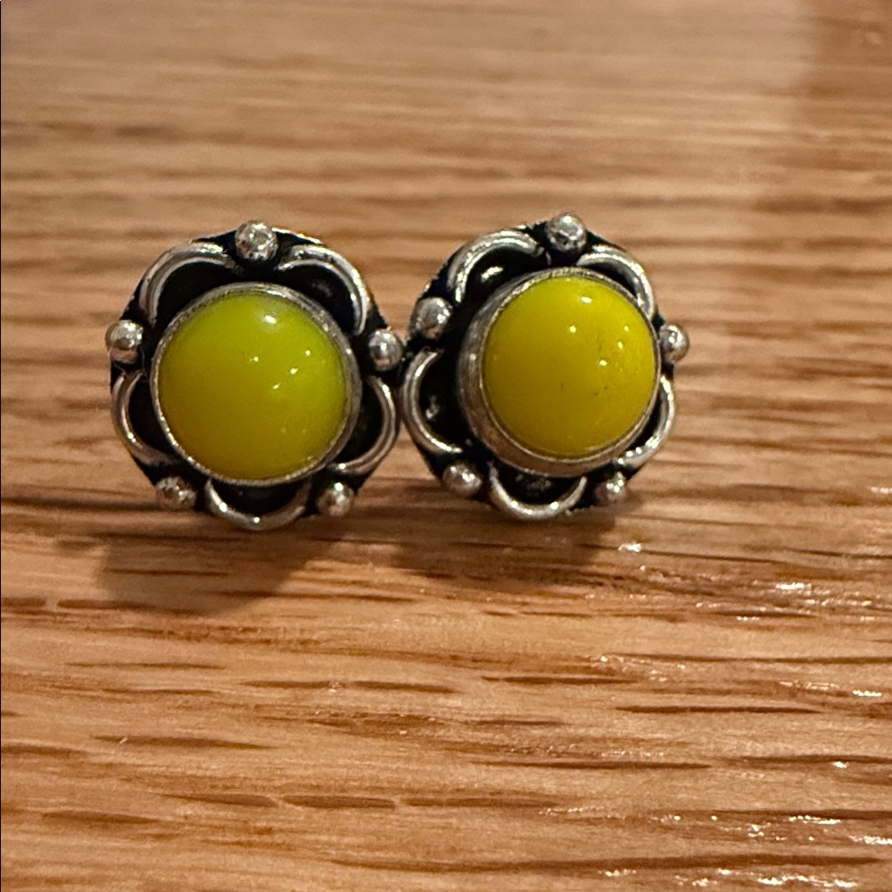 Elegant Yellow and Silver Floral Round Stud Earrings .925 stamped - Picture 1 of 5